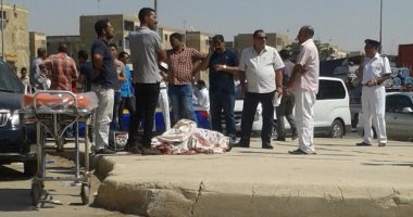 أسرة شهيد الشرطة بأكتوبر تدخل فى نوبة بكاء فور رؤية جثمانه