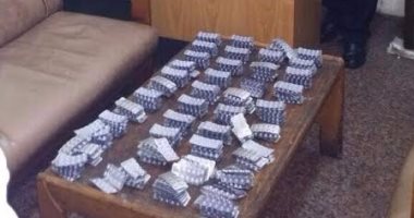 ضبط راكبة قادمة من تايلاند لمحاولتها تهريب 7 آلاف قرص مخدر