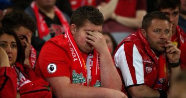 جماهير ليفربول تستعين بمهاجم يونايتد للهجوم على الرعاة