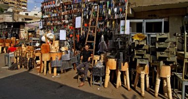 بالصور.. زينة العيد فى السيدة زينب.. فحم و"أورمة" وسكاكين ورقاق