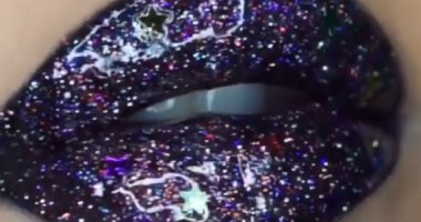 بالفيديو .. أحمر الشفاه الأسود و"الجليتور" هيغير شكلك تماماً