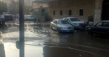 بالصور.. شوارع حى عين شمس تغرق فى مياه الصرف الصحى