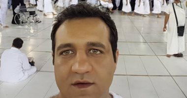 أحمد مرتضى منصور يلتقط سيلفى بجوار الكعبة.. ويعلق: "ربنا يتقبل "