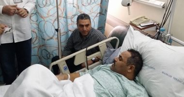 المستشار العمالى يزور مرضى مصريين بقطر وينقل لهم تهنئة الرئيس بالعيد