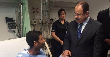 بالصور.. وزير الداخلية يزور مصابى الشرطة.. ويؤكد: تضحياتنا لن تتوقف