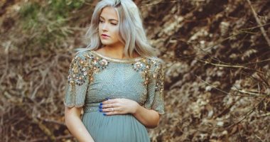 لكل حامل..بالصور اتعلمى إزاى تلبسى فساتين سواريه