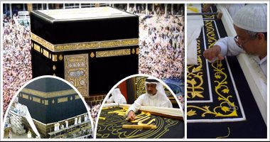 قبل ساعات على تغيير كسوة الكعبة.. الثوب الواحد يستهلك 670 كجم من الحرير الطبيعى.. يتكون من 47 طاقة قماش طول الواحدة 14 متراً بعرض 95 سم.. وتبلغ تكاليف الثوب الواحد للكعبة حوالى 17 مليون ريال سعودى