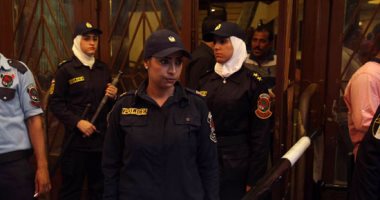 بالفيديو والصور.. الشرطة النسائية تؤمن سينمات وسط البلد فى أول أيام العيد
