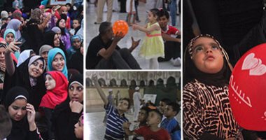بالصور.. ضحك ولعب وسيلفى فى صلاة العيد بـ"جامع الأزهر"
