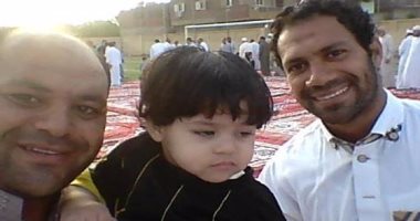 بالصور .. حسنى عبد ربه بالجلابية بعد "صلاة العيد" 