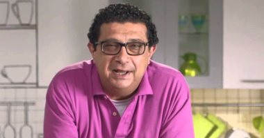 ماجد الكدوانى  ينتحل صفة مذيع لحل أحد المشاكل في "بريد جمعة"