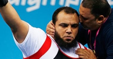 وزير الرياضة ينشر صورة لمحمد الديب مع الرئيس السيسى ويهنئه على ذهبية رفع الأثقال