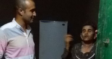 بالفيديو والصور..مسنة فى بنى سويف تعيش داخل عشة وكل حلمها "أوضة بسقف خشب"