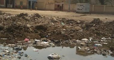 بالصور .. مياه الصرف الصحى تغرق ملعب الستامونى في الدقهلية 