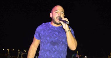 محمود العسيلى يحي حفل العيد  داخل "بياسيرا " بالعين السخنة