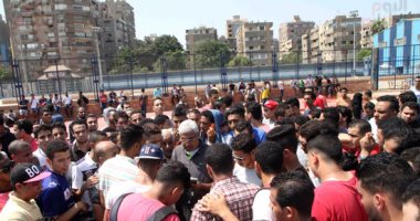 جماهير الزمالك تحتشد أمام النادى لمؤازرة الأبيض قبل نهائى أفريقيا