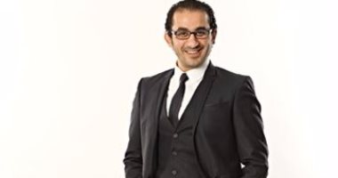 أحمد حلمى يهنئ عادل إمام بعد تكريمه فى تونس: "أنت ذاتك وسام"