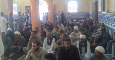 بالصور.. أهالى الطود بقنا يجتمعون لدعم مبادرة تيسير الزواج