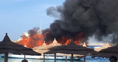 مواطن يشارك "اليوم السابع" صور حريق يخت الغردقة