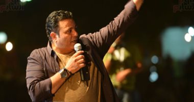 محمد فؤاد يصور "ناوى على سهرة" فيديو كليب خلال حفله بنادى الشمس