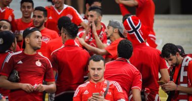 جماهير الزمالك تستقبل جمهور الوداد بـ"التصفيق" فى برج العرب