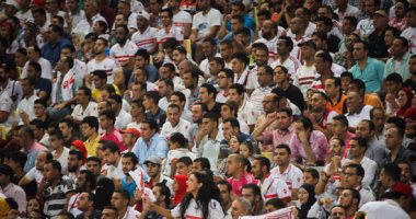 أحمد مرتضى يترك مقصورة الزمالك ويجلس مع الجماهير