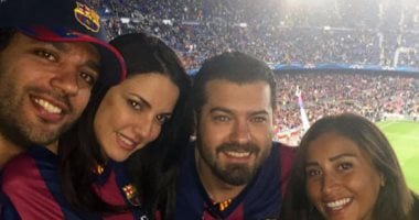 عمرو يوسف يكشف سر ارتدائه "تى شيرت" برشلونة: "ماليش فى الكورة"