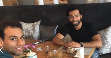 محمد صلاح ينشر صورة له بصحبة محمد الشوربجى بطل مصر فى الإسكواش