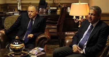 وزير الرياضة يغادر اتحاد الكرة بعد زيارة "سرية" استغرقت ساعة