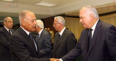 رئيس مجلس النواب ووزير التموين ومصطفى الفقى يصلون عزاء والدة محمد العرابى