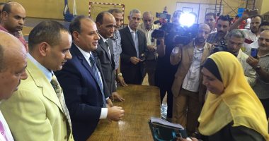 بالصور.. محافظ البحيرة يكرم أسر شهداء الجيش والشرطة بمركز شبراخيت