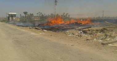 السيطرة على حريق 40 فلنكة من مخلفات السكة الحديد بالبلينا فى سوهاج