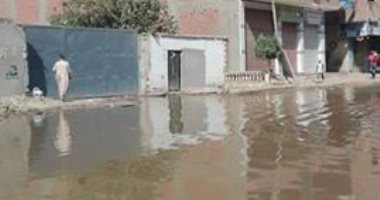 صحافة مواطن.. انقطاع المياه بسبب كسر ماسورة فى شارع المسابك ببشتيل