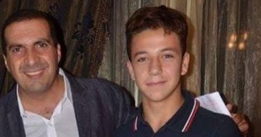 عمرو خالد ينشر صورة تجمعه بلاعب الأهلى مازن شديد ويطالب متابعيه بالدعاء له