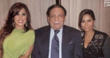 صفحة معجبى الزعيم تنشر صورة له مع شيرين عبد الوهاب ونجوى كرم