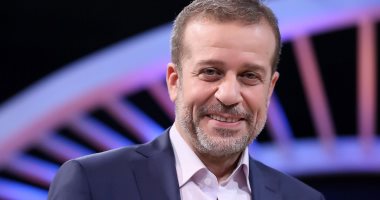 شريف منير مقدماً لحفل عمر خيرت على مسرح "مارينسكى" فى روسيا 18 يونيو 