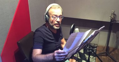 بالصور.. شريف منير يحتفل بـ"كلمتين وبس" على ميجا إف إم