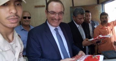 محافظ بنى سويف يتابع توافر السلع بمركز الواسطى