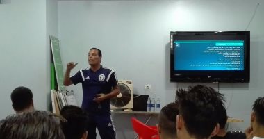 بالصور.. ناصر عباس يشرح تعديلات القانون للاعبى إنبى