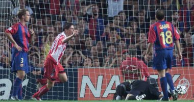 بالصور.. 10 لقطات لا تنسى فى تاريخ مواجهات برشلونة وأتلتيكو مدريد