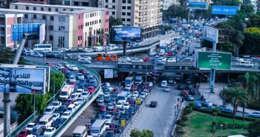 توقف حركة المرور بسبب تعطل سيارة أعلى كوبرى أكتوبر