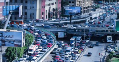 توقف حركة السيارات أعلى كوبرى أكتوبر بسبب أتوبيس نقل عام معطل