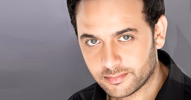 مصطفى قمر يكشف كواليس فيلمه الجديد فى "افصل واسمع" على 9090