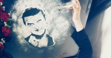 بالصور.. ملح وشاى وعدس ومعجون أسنان.. أدوات آية للرسم