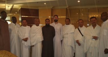 الخارجية البريطانية تنشر صورا لوفد مسلمى الجيش البريطانى بعد أداء الحج