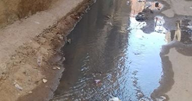الصرف الصحى يغرق شوارع منطقة العطوانى بأسوان