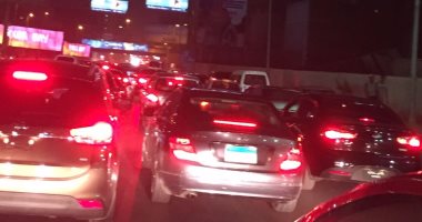 زحام مرورى بسبب حادث تصادم 6 سيارات نتيجة تسرب مازوت بطريق إسكندرية الصحراوى