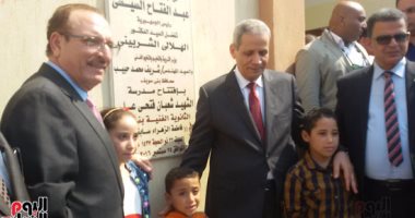بالفيديو..بحضور وزير التعليم .. طلاب مدرسة فى المعادى يؤدون تحية العلم بالإنجليزية 