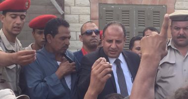 بالصور.. تجمهر أهالى ضحايا مركب رشيد للمطالبة بسرعة انتشال جثامين ذويهم