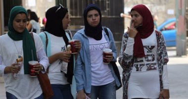 بالصور.. تكدس الطلاب أمام بوابات جامعة عين شمس فى أول أيام الدراسة